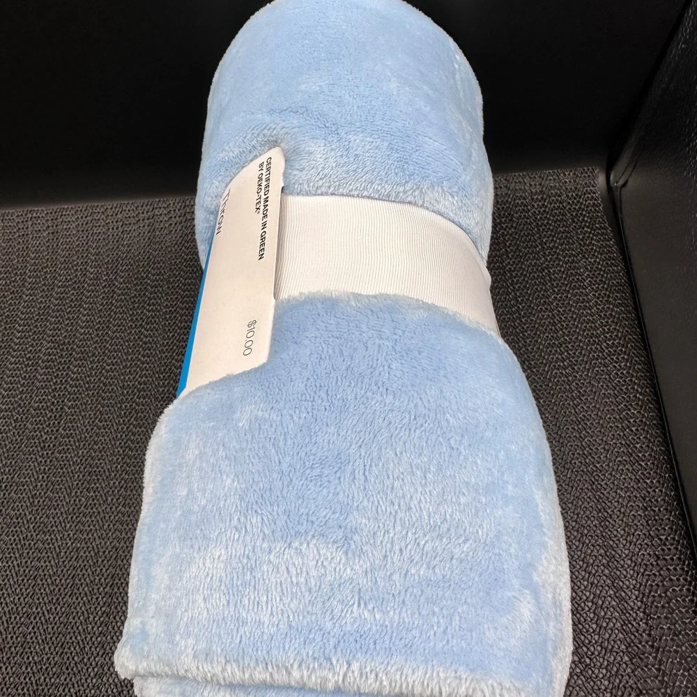 Room Essentials Light Blue Plush Throw Blanket 50x60 Fleece 100% Recycled Poly